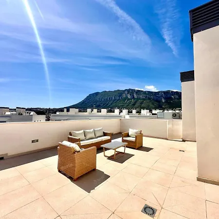 Sunny Penthouse With A Terrace And Views Appartement *