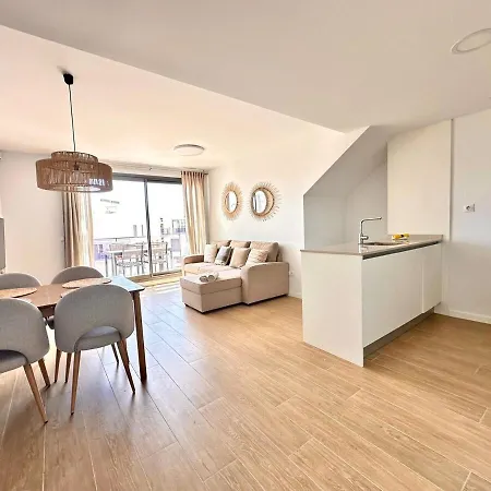 Appartement Sunny Penthouse With A Terrace And Views