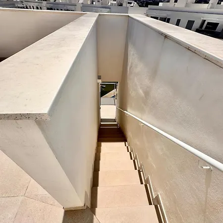 Appartement Sunny Penthouse With A Terrace And Views